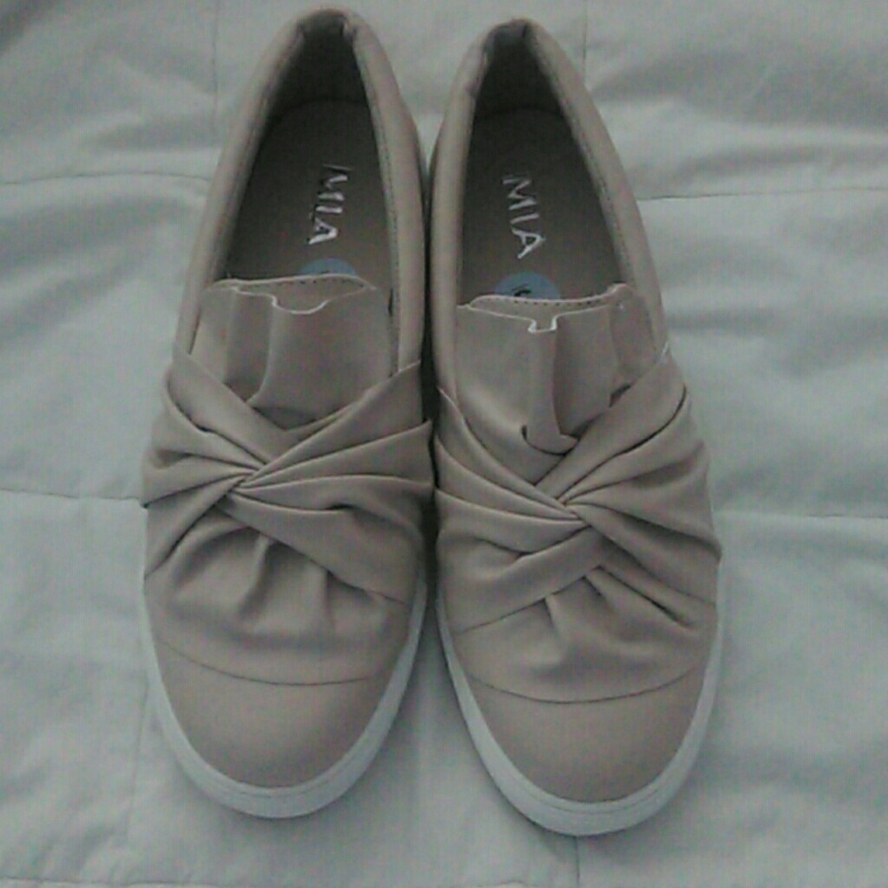 Womens mia slides 9